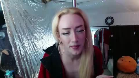 halovalentine online show from February 11, 6:23 pm