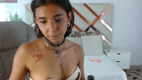 Snapshot of hamber_reyes chatting on September 25, 1:40 pm hamber_reyes online show from September 25, 1:40 pm