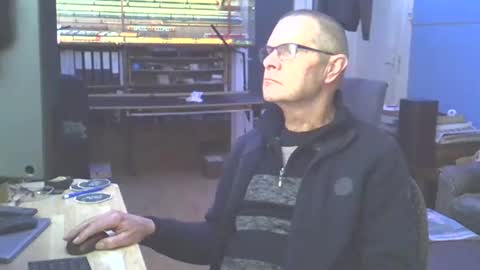 Prefer men 80 online show from December 25, 8:50 pm