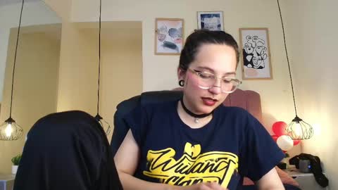 hanabie_ online show from April 29, 4:39 am