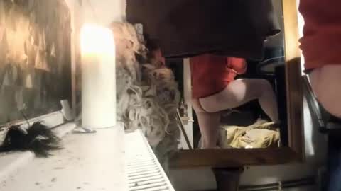 handncocknocum online show from December 8, 8:47 pm