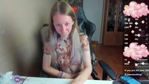 Snapshot of handsome_whale chatting on October 17, 5:28 pm Mila online show from October 17, 5:28 pm