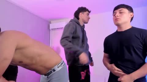 leonardfarrucknick and otis online show from April 16, 9:39 pm