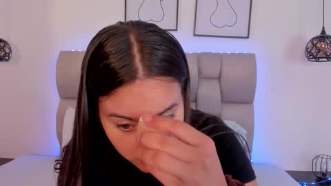 hanna__evans_ online show from December 16, 12:22 pm