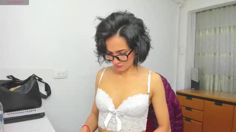 Sara online show from October 22, 7:15 pm