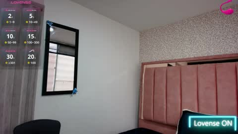  H A N N A  online show from April 21, 7:32 pm