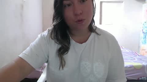 hannahevans2 online show from April 27, 4:04 pm