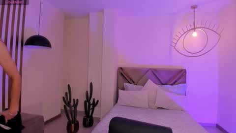 Snapshot of hannahjamesx chatting on September 13, 6:32 pm HANNAH J online show from September 13, 6:32 pm