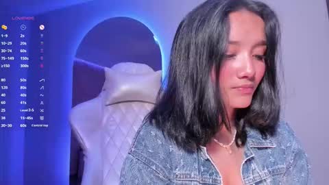 hannahmonttgomery  Help me reach 100 Hands up online show from February 9, 7:05 pm