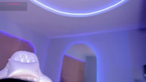 hannahmonttgomery  Help me reach 100 Hands up online show from December 4, 5:12 pm