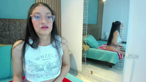 hannawen_ online show from March 28, 8:32 pm