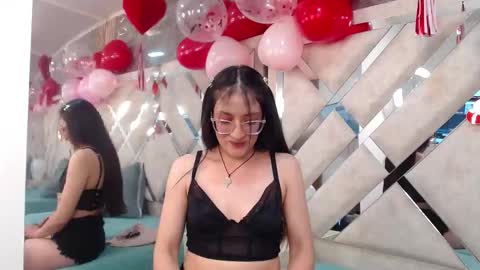 hannawen_ online show from February 14, 9:28 pm