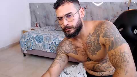 hanz_col online show from November 24, 12:42 am