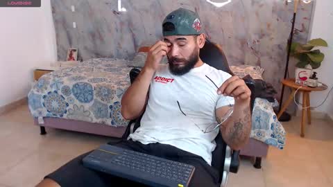 hanz_col online show from December 3, 4:18 pm