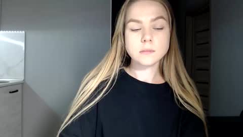 happy_fox_ online show from December 14, 8:26 pm