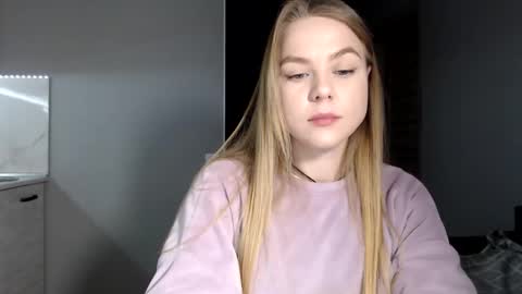 happy_fox_ online show from February 20, 8:11 pm