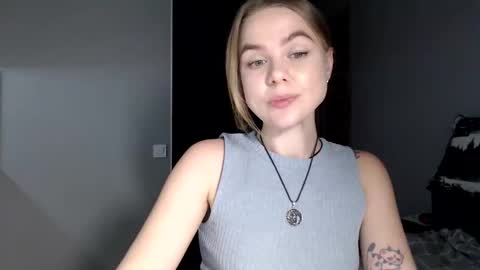 happy_fox_ online show from March 11, 9:29 pm