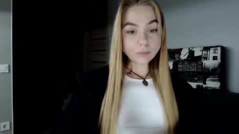 happy_fox_ online show from December 3, 7:39 pm