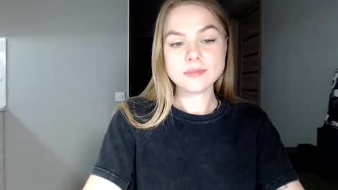 happy_fox_ online show from March 28, 8:54 pm