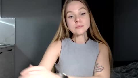 happy_fox_ online show from February 21, 9:51 pm