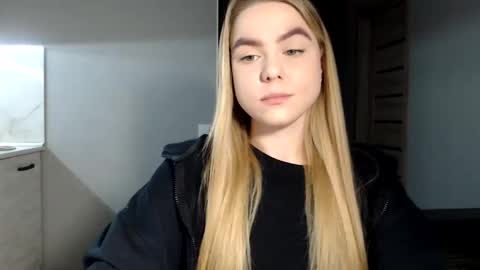 happy_fox_ online show from February 25, 6:33 pm