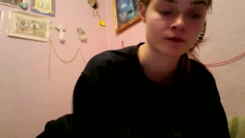 happyemily  online show from February 1, 8:17 pm