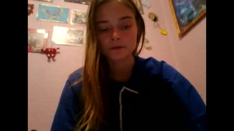 happyemily  online show from November 17, 9:17 pm