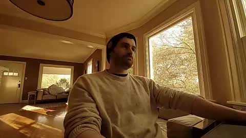 Tom online show from November 8, 9:40 pm