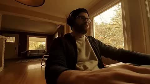 Tom online show from October 31, 7:47 pm