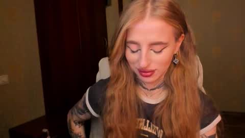 Julia online show from November 18, 5:43 am