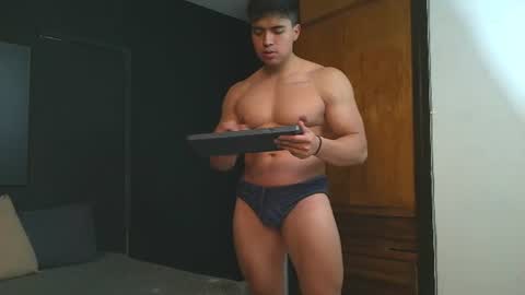 hat_guy01 online show from July 27, 9:56 pm