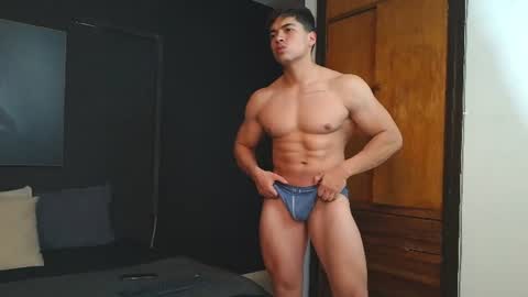 hat_guy01 online show from June 23, 10:05 pm