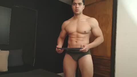 hat_guy01 online show from June 19, 9:43 pm