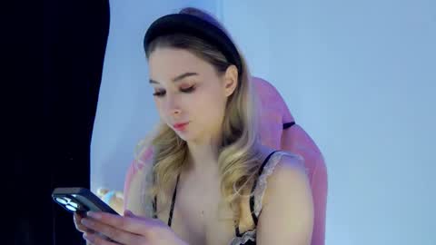 Anna online show from March 26, 9:36 am