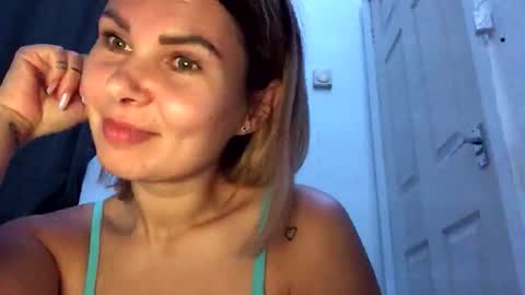Snapshot of hayle_emmie chatting on October 19, 8:46 pm Hayle online show from October 19, 8:46 pm