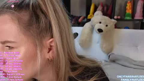 Haylee online show from March 27, 9:54 am