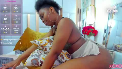 hazel_lanee online show from May 31, 7:29 am