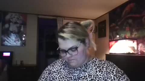 Hazeleyez97 online show from September 13, 3:09 am