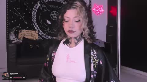 Snapshot of hazellwitch chatting on October 17, 8:57 pm Hazell Witch online show from October 17, 8:57 pm