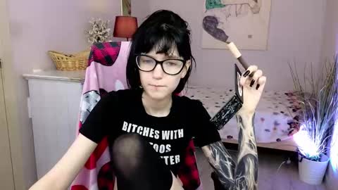 hazeltompson online show from December 3, 8:42 pm