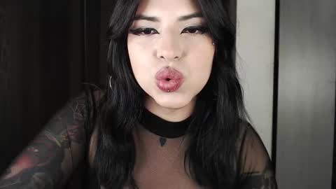 Snapshot of heatherdemonzx_ chatting on October 15, 11:59 pm HEATHER DEMONZX Please help me to reach 100 thumbs up online show from October 15, 11:59 pm
