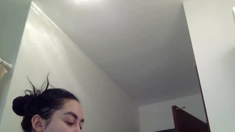 heatwavee online show from February 3, 12:53 pm