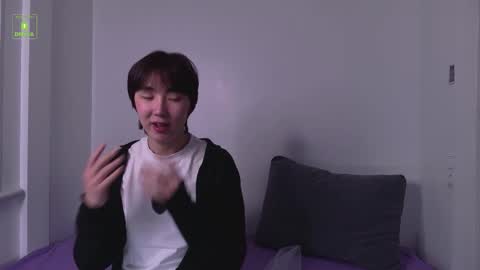 HEEJIN online show from March 29, 3:24 pm