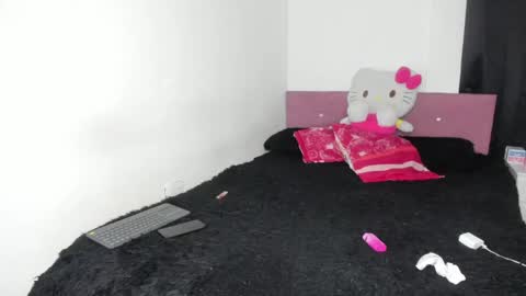 heellboy_ online show from April 24, 8:05 am