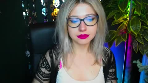 Snapshot of heidi_pleasure chatting on October 15, 4:38 am Heidi online show from October 15, 4:38 am