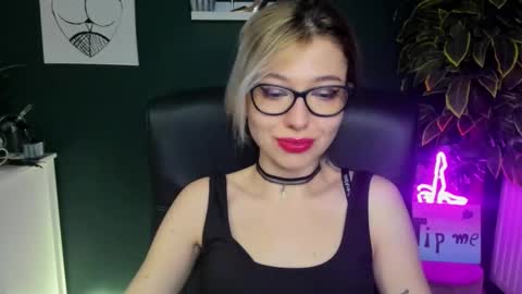 Snapshot of heidi_pleasure chatting on January 22, 8:29 am Heidi online show from January 22, 8:29 am
