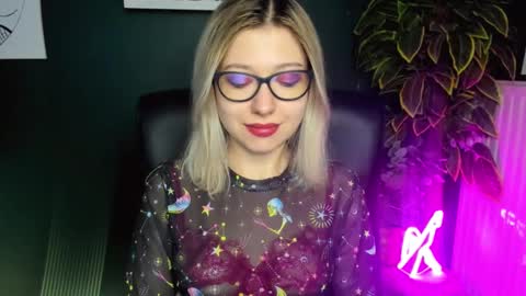 Snapshot of heidi_pleasure chatting on March 7, 7:52 am Heidi online show from March 7, 7:52 am