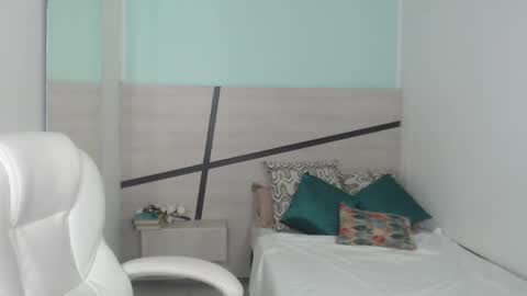 Heidy  online show from December 28, 2:11 am