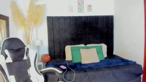 HELENA COPPER online show from June 5, 3:24 am