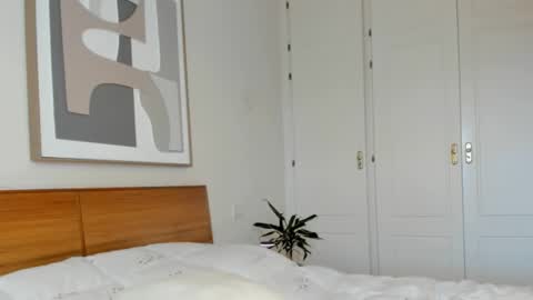 helena_hills online show from November 22, 5:00 pm